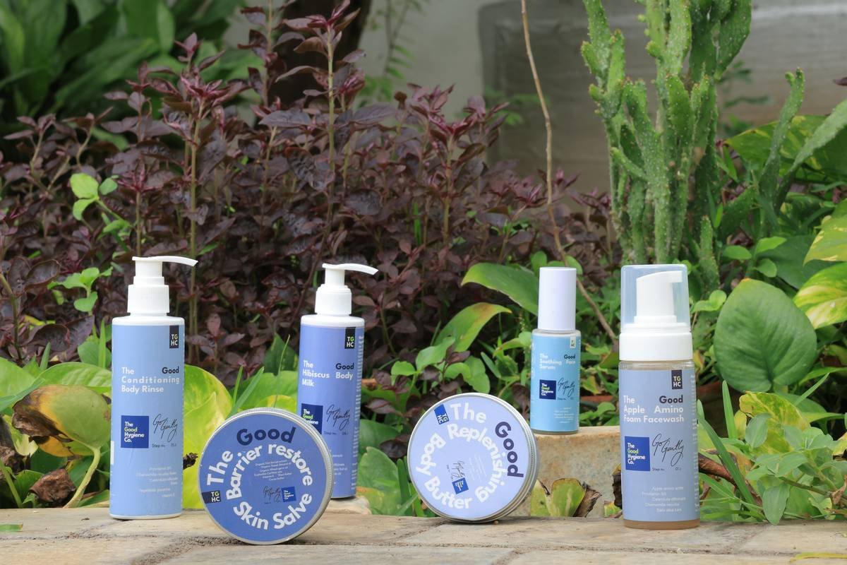 Bar chart showing global tinted moisturizer market growth from 2020-2024, with CAGR of 7.2% and key drivers: clean beauty demand, hybrid skincare-makeup trends